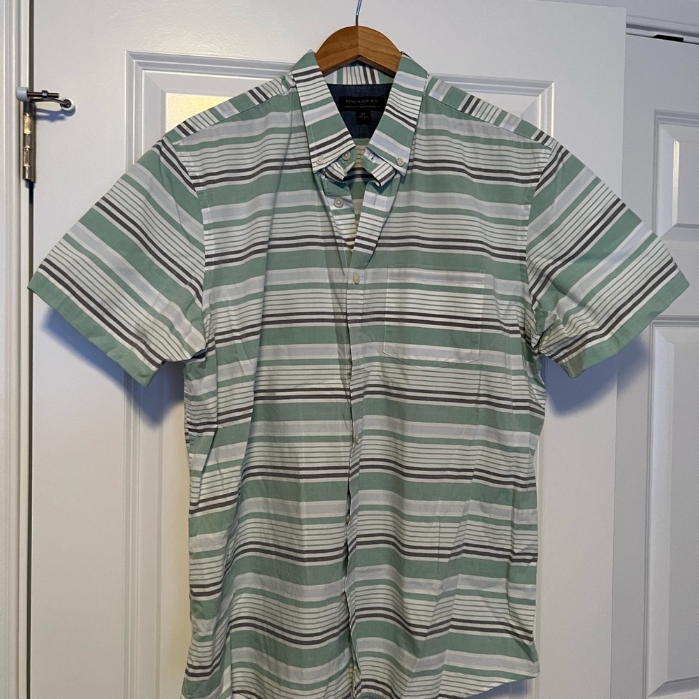 Men’s short sleeve button down